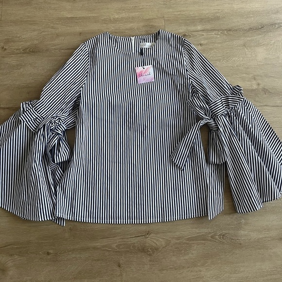 NWT ChicWish Top Blouse Stripes Charisma Bell
Sleeves White Blue SZ XL - Picture 2 of 9